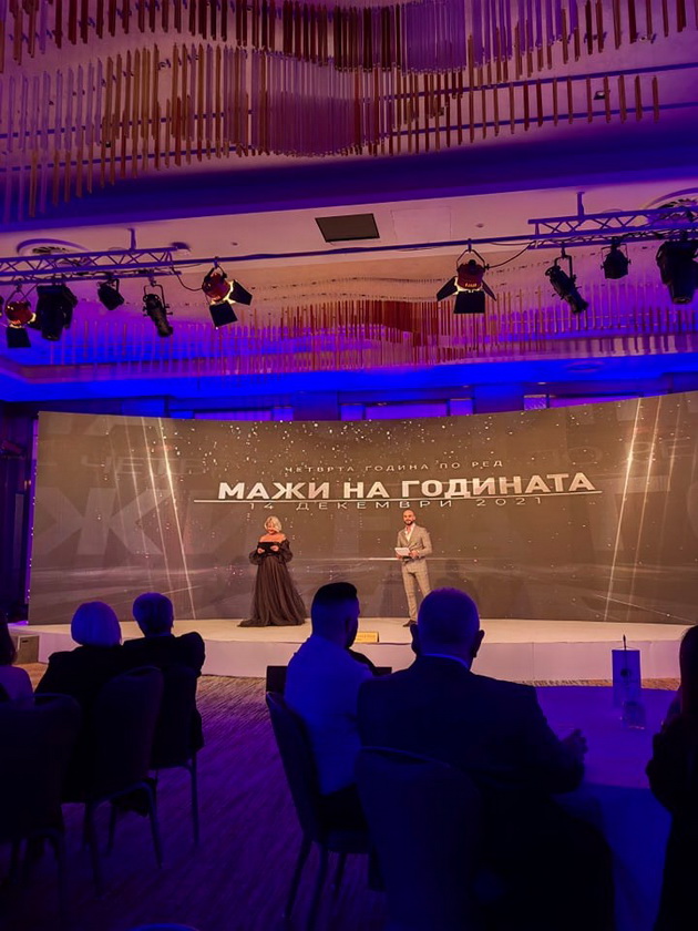 mia-kostova-vo-glamurozno-izdanie-vo-stil-na-stariot-holivud-na-mazhi-na-godinata-2021-foto-19.jpg
