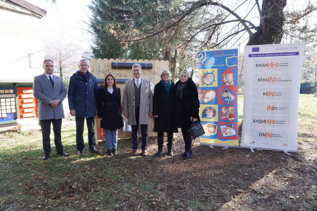 ou-grigor-prlichev-od-ohrid-so-poddrshka-na-halkbank-dobi-senzorna-gradina-nameneta-za-uchenici-so-poprechenost-03.jpg