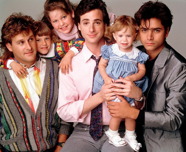 komicharot-bob-saget-od-hit-serijata-full-house-pochina-na-65-godishna-vozrast-gi-obedinuvashe-lugjeto-so-smea-06.jpg