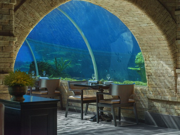 podvodniot-restoran-vo-bali-so-unikaten-pogled-e-hit-na-instagram-foto-05.jpg