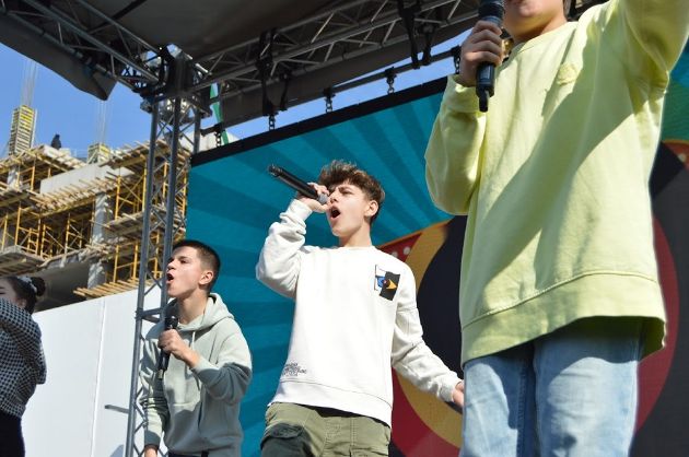 dajte-muzika-so-najposeteniot-muzichki-koncert-dosega-vo-ist-gejt-mol-ljubovta-kon-muzikata-e-centar-na-zabavata-za-site-deca-02.jpg