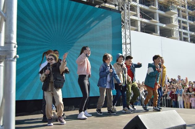 dajte-muzika-so-najposeteniot-muzichki-koncert-dosega-vo-ist-gejt-mol-ljubovta-kon-muzikata-e-centar-na-zabavata-za-site-deca-09.jpg