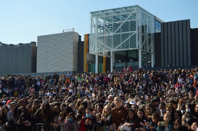 dajte-muzika-so-najposeteniot-muzichki-koncert-dosega-vo-ist-gejt-mol-ljubovta-kon-muzikata-e-centar-na-zabavata-za-site-deca-10.jpg