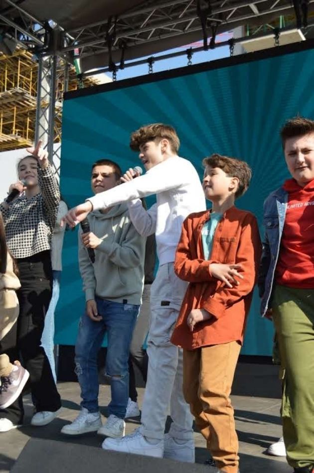 dajte-muzika-so-najposeteniot-muzichki-koncert-dosega-vo-ist-gejt-mol-ljubovta-kon-muzikata-e-centar-na-zabavata-za-site-deca-11.jpg