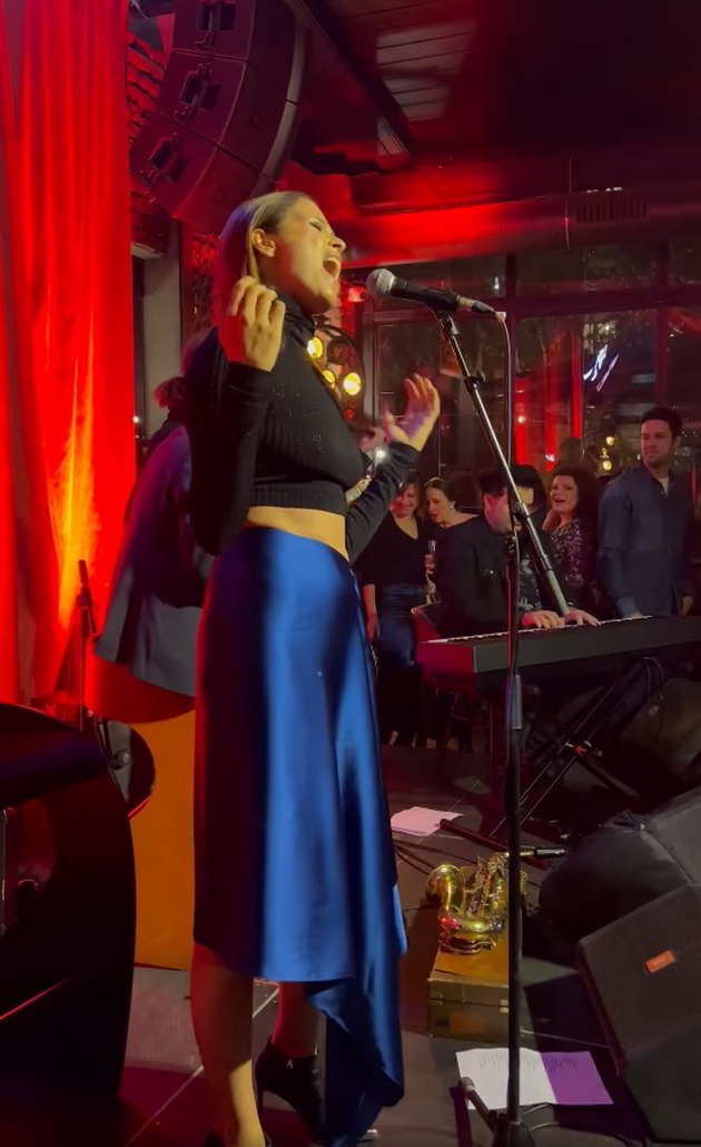 karolina-gocheva-vo-krop-top-i-zdolnishte-go-istakna-tenkiot-struk-na-nastap-vo-skopje-05.jpg