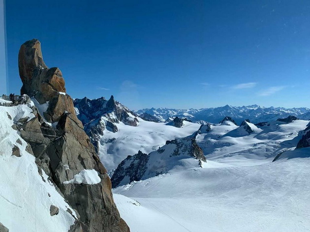 zaprosuvanje-na-makedonka-na-spektakularno-mesto-na-francuskite-alpi-so-dijamant-star-300-godini-foto-video-03.jpg