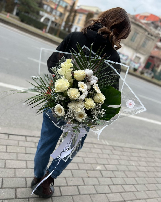 elena-od-fancy-flower-boutique-bozhurot-e-najdelikaten-cvet-klient-posaka-da-vrati-buket-po-24-chasa-11.JPG