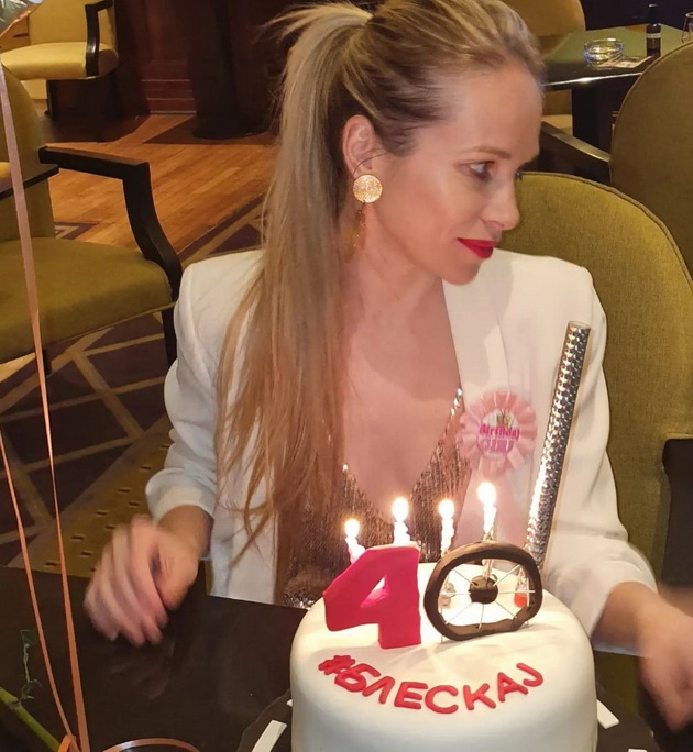 snezhe-velkov-go-proslavi-40-tiot-rodenden-so-unikatna-torta-site-vo-familija-inzheneri-a-snezhe-da-e-zhiva-i-zdrava-03.jpg