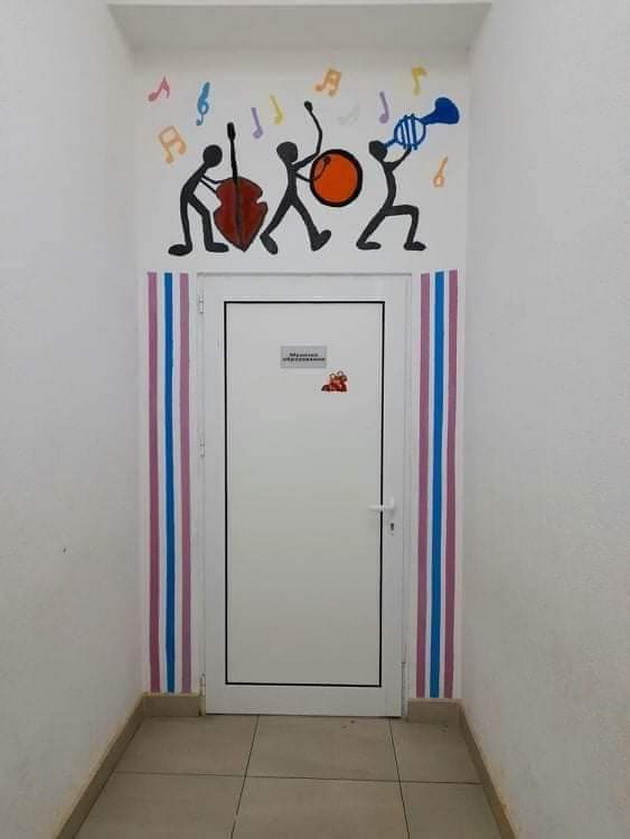 anamarija-studirala-vo-stranstvo-a-denes-raboti-i-kreativno-go-dekorira-uchilishteto-vo-gevgelisko-vakvo-detstvo-nema-vo-stranstvo-11.jpg