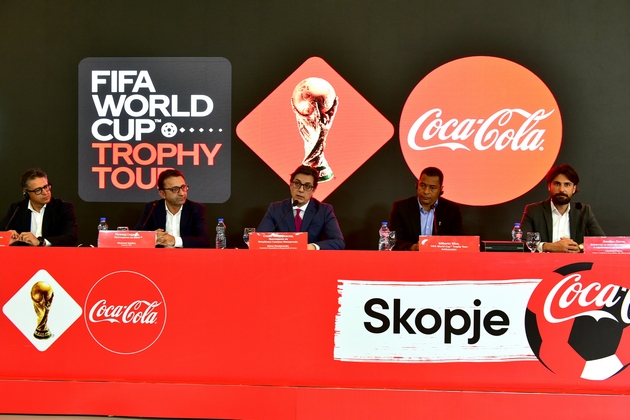 skapocena-fudbalska-magija-vo-zhivo-originalniot-fifa-world-cup-trofej-e-vo-skopje-03.jpg