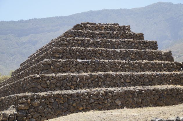 tenerife-e-eden-od-dvata-glavni-grada-domorodcite-gradele-piramidi-fakti-za-kanarskite-ostrovi-12.jpg