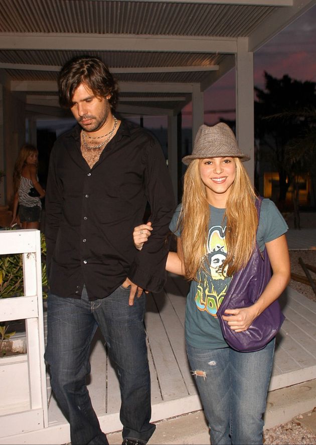 burna-vrska-so-akterot-od-kasandra-go-izneveri-poraneshnoto-momche-so-pike-ljubovniot-zhivot-na-shakira-foto-10.jpg
