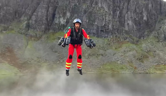 genijalen-izum-bolnichari-od-anglija-kje-mozhat-da-koristat-dzhetpek-za-spasuvachki-misii-na-teshko-dostapni-mesta-foto-video-03.jpg