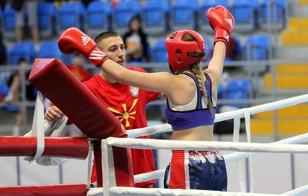 nasha-gordost-mia-todorova-18-od-skopje-osvoi-zlato-na-balkanskoto-prvenstvo-vo-kikboks-04.jpg