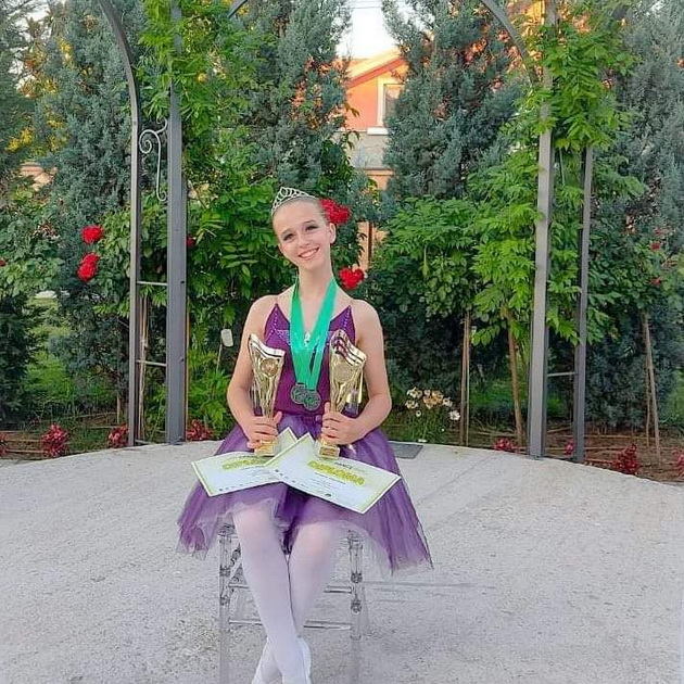 afrodita-siljanoska-16-ja-pretstavuvashe-makedonija-na-svetsko-prvenstvo-za-tanc-vo-baletot-bolkata-e-neizbezhna-no-ne-ni-pomisluvam-na-druga-profesija-11.jpg
