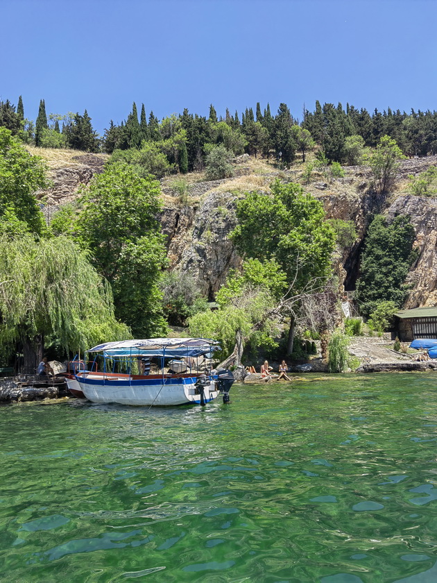 bev-so-ohrid-so-gliser-krstarev-po-krajbrezhjeto-javav-konji-go-posetiv-magichniot-manastir-zaum-besceneto-iskustvo-16.jpg