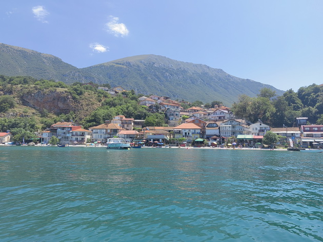 bev-so-ohrid-so-gliser-krstarev-po-krajbrezhjeto-javav-konji-go-posetiv-magichniot-manastir-zaum-besceneto-iskustvo-41.jpg