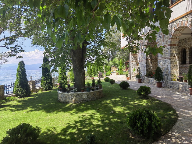 bev-so-ohrid-so-gliser-krstarev-po-krajbrezhjeto-javav-konji-go-posetiv-magichniot-manastir-zaum-besceneto-iskustvo-49.jpg