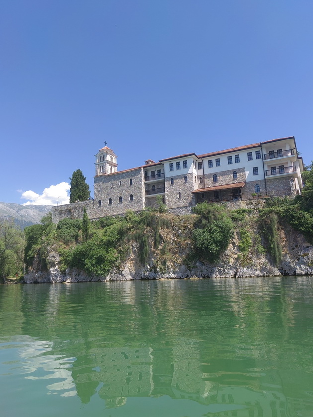 bev-so-ohrid-so-gliser-krstarev-po-krajbrezhjeto-javav-konji-go-posetiv-magichniot-manastir-zaum-besceneto-iskustvo-68.jpg