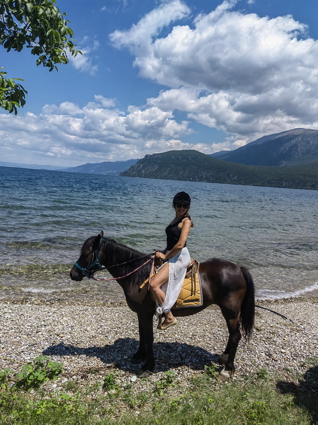 bev-so-ohrid-so-gliser-krstarev-po-krajbrezhjeto-javav-konji-go-posetiv-magichniot-manastir-zaum-besceneto-iskustvo-83.jpg