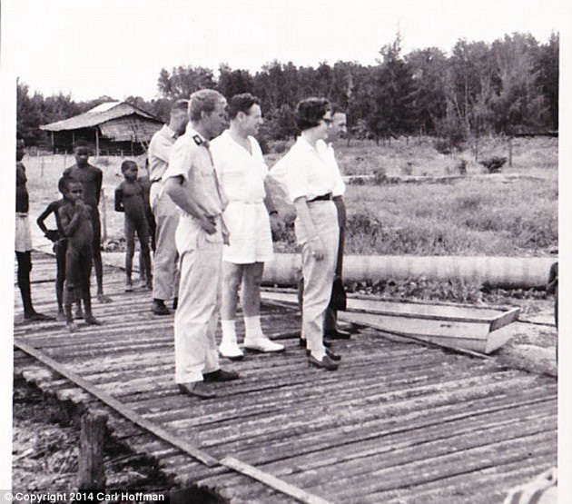 lovat-lugje-kako-del-od-ritual-go-ubile-i-izele-pra-pravnukot-na-dzhon-rokfeler-koi-se-asmatite-najpoznatoto-kanibalistichko-pleme-vo-svetot-05.jpg