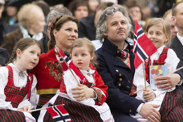 prviot-soprug-se-samoubil-verena-e-so-samoproglasen-shaman-shto-tvrdi-deka-lekuva-rak-fakti-za-skandaloznata-princeza-marta-luiz-od-norveshka-04.jpg