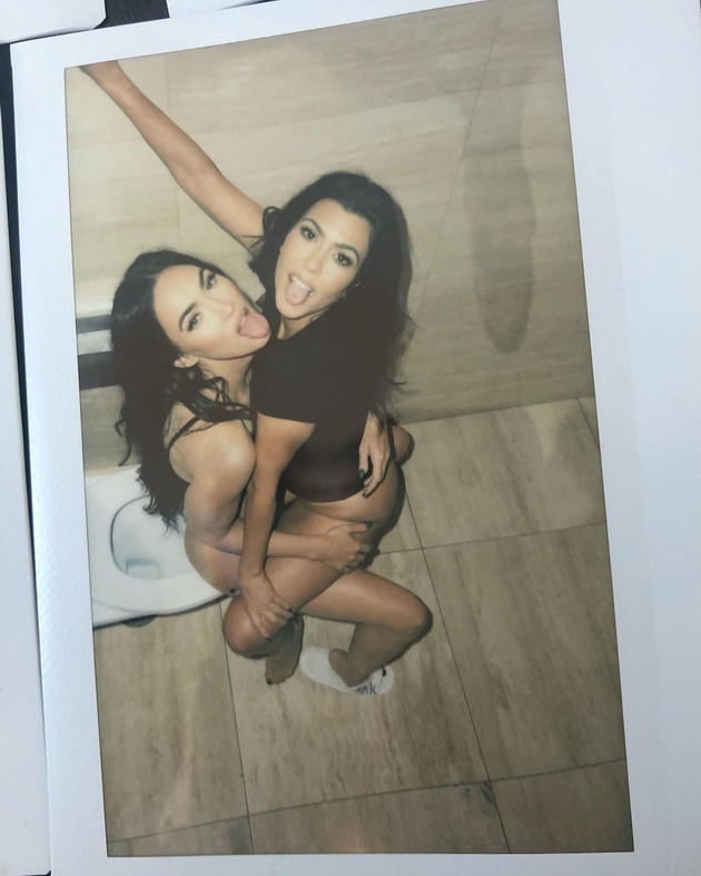 megan-foks-objavi-seksi-fotki-so-kortni-kardashijan-mislam-deka-treba-da-otvorime-profil-na-sajt-za-vozrasni-03.jpg