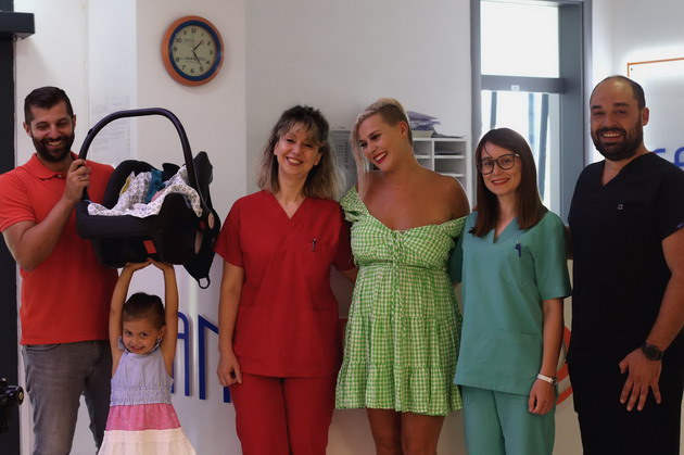 na-srekjata-i-nema-kraj-sara-mejs-i-bebeto-kiril-ja-napushtija-bolnicata-ilina-ne-se-dvoi-od-majka-si-10.jpg