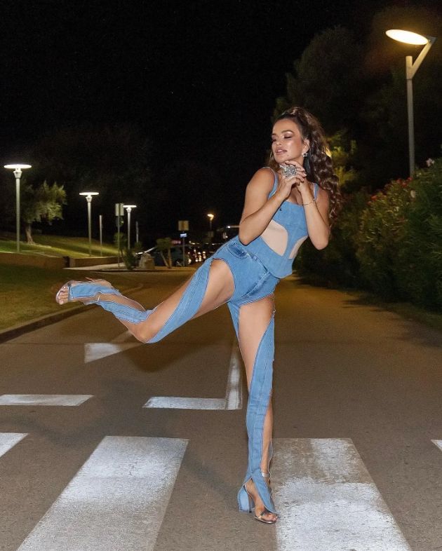 severina-vo-teksas-kombinacija-koja-samo-taa-mozhe-da-ja-iznosi-glamurozno-i-seksi-foto-02.jpg