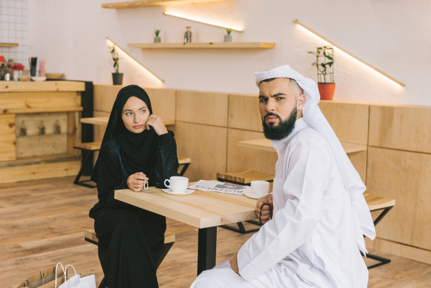 vo-dubai-ne-smeete-da-jadete-so-levata-raka-i-ushte-nekolku-raboti-koi-se-nesoodvetni-za-emiratskata-kultura-05.jpg