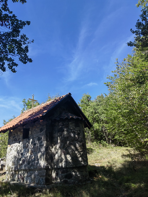 bev-vo-lazaropole-chichko-dimko-mi-raskazha-za-crkvata-a-seloto-navistina-e-edno-od-najubavite-vo-makedonija-11.jpg