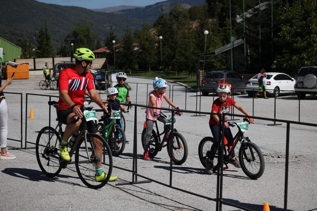 vo-mavrovo-vo-organizacija-na-halkbank-se-odrzha-tradicionalnata-velosipedska-trka-halk-velo-green-04.jpg