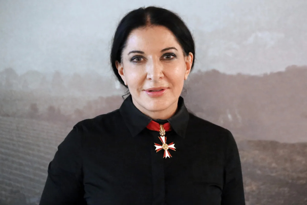 skandalozni-umetnichki-performansi-velat-deka-ja-vovlekla-lejdi-gaga-vo-satanizmot-koja-e-marina-abramovikj-najpoznatata-srpska-umetnica-02.jpg