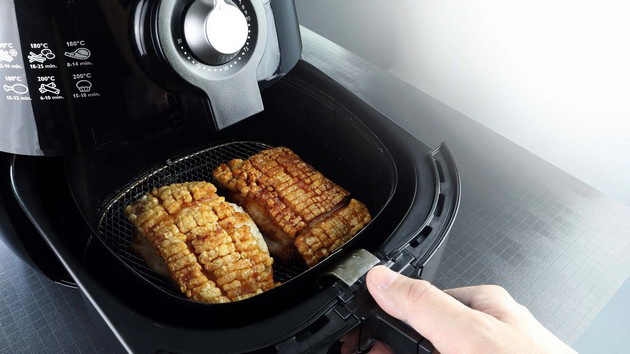 stavate-zachini-na-suva-hrana-i-ushte-9-chesti-greshki-pri-gotvenje-so-air-fryer09.jpg