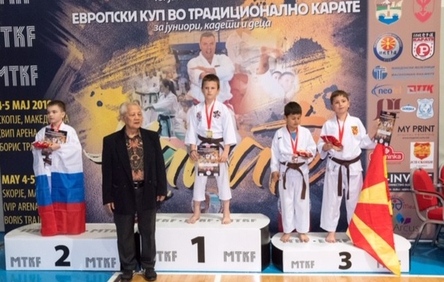 Cetirikraten-evropski-sampion-vo-karate-mladiot-matej-od-skopje-gi-brani-boite-na-makedonija-07.jpg