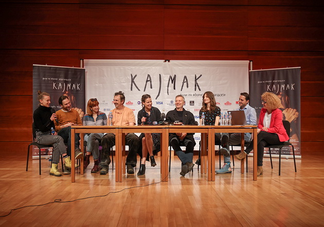 gala-crven-tepih-vo-filharmonija-premiera-na-kajmak-istovremeno-vo-cela-makedonija-06.jpg