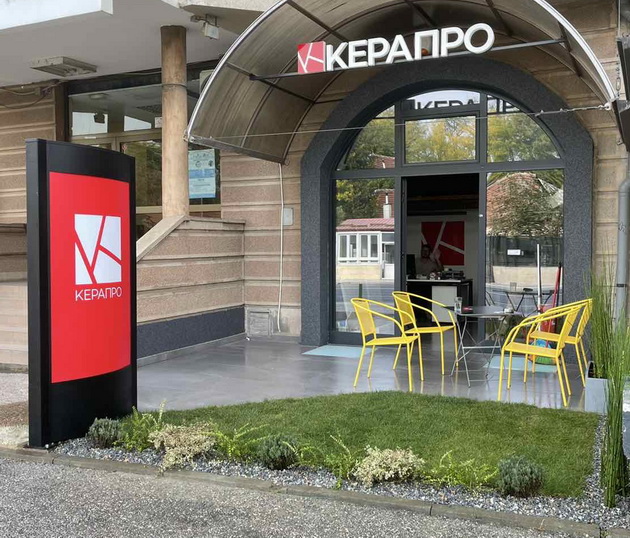 ivana-od-salonot-za-plochki-kerapro-go-naslediv-semejniot-biznis-od-roditelite-od-pred-30-godini-chesta-e-ogromna-08.jpg