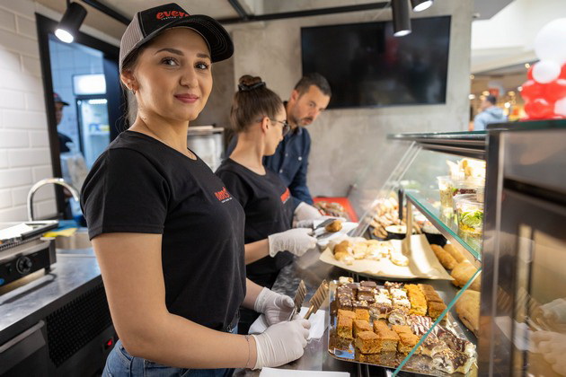 popularniot-restoran-za-brza-hrana-everest-otvori-moderen-lokal-vo-vero-centar-03.jpg