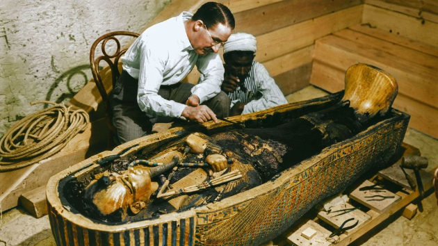 prokletstvoto-na-tutankamon-zoshto-site-shto-ja-otkrile-grobnicata-stravuvale-za-sopstveniot-zhivot-04.jpg