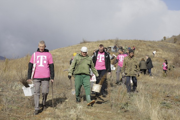 telekom-zasadi-25-000-novi-drvca-i-sobra-12-000-stari-mobilni-uredi-02.jpg