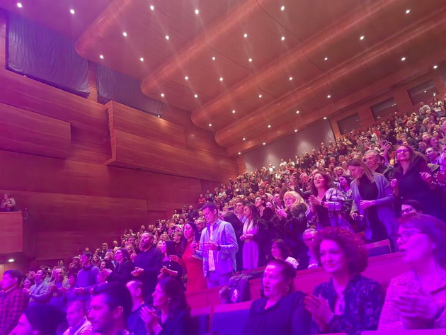 bev-na-koncertot-na-barcelona-gipsy-balkan-orchestra-vo-filharmonija-takva-strast-na-scena-nemav-pochuvstvuvano-odamna-03.jpg