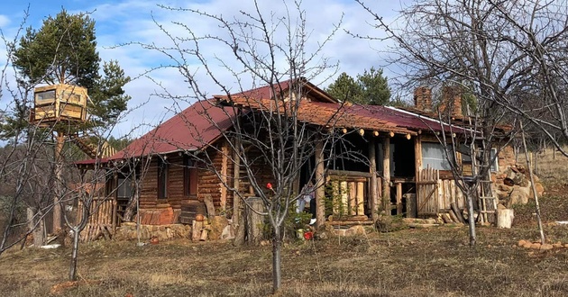 eko-kukja-vo-tradicionalen-makedonski-stil-na-samo-5-kilometri-od-pehcevo-sred-selo-spikovo-01.jpg