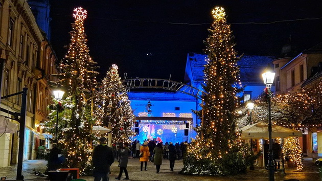 nekogashnata-voditelka-na-bekstejdj-so-trudnichko-stomache-uzhiva-vo-praznichnata-magija-vo-slovenija-foto-11.jpg