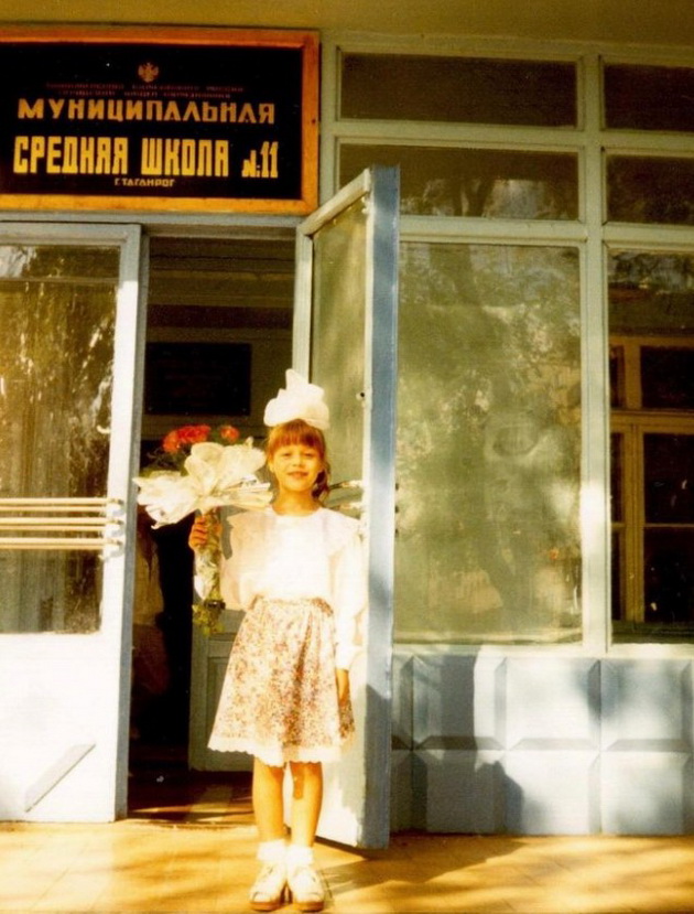rusko-uchilishte-so-majka-i-viktorija-loba-objavi-stari-fotografii-od-semejni-albumi-08.jpg