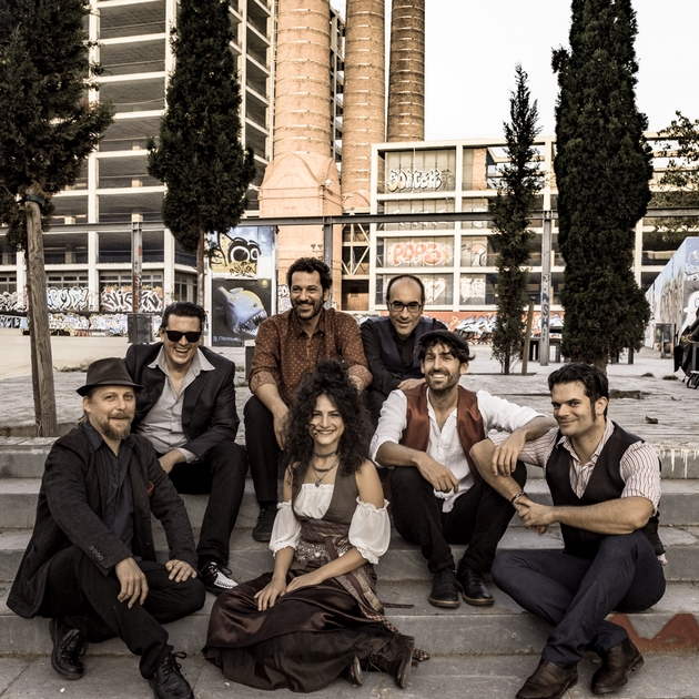 sitno-do-koncertot-na-barcelona-gipsy-balkan-orchestra-bgko-formacijata-po-koja-polude-svetot-02.jpg