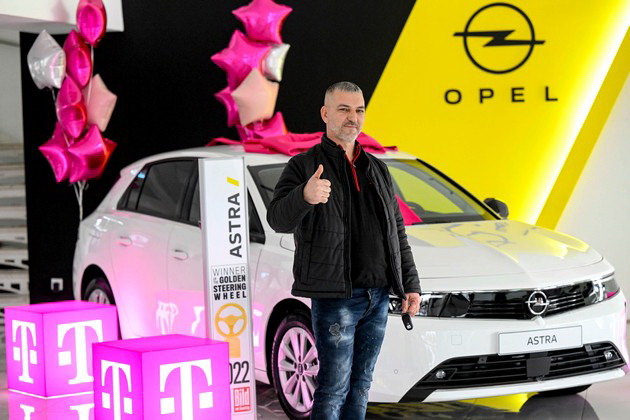 dodelena-glavnata-nagrada-opel-astra-od-nagradnata-igra-na-telekom-telekom-nagraduva-02.jpg