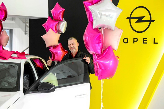 dodelena-glavnata-nagrada-opel-astra-od-nagradnata-igra-na-telekom-telekom-nagraduva-04.jpg