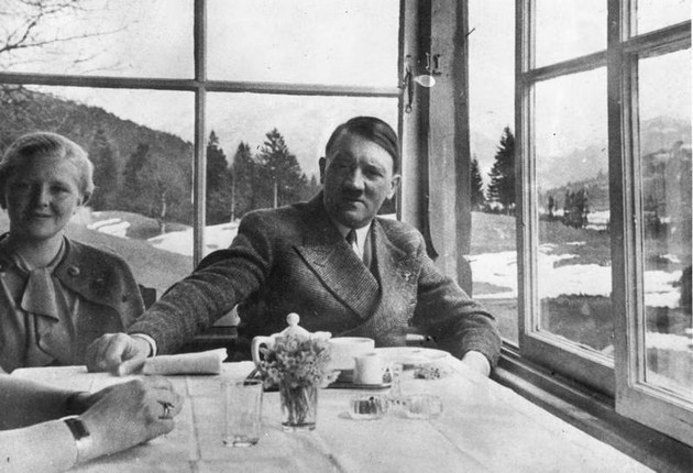 go-zapoznala-na-17-godini-dvapati-probala-da-se-samoubie-za-nego-koja-bila-eva-braun-partnerkata-na-adolf-hitler-05.jpg