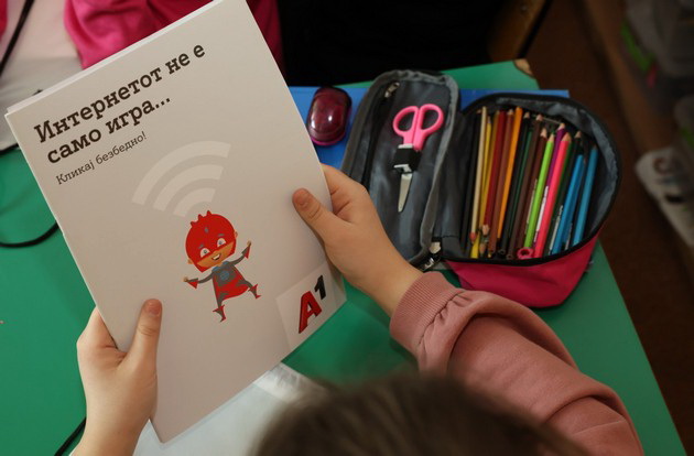 internetot-ne-e-samo-igra-klikaj-bezbedno-prodolzhuva-i-vo-vtoroto-polugodie-od-uchebnata-2022-2023-godina-02.jpg