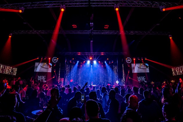 se-blizhi-dolgoochekuvaniot-spektakl-na-kopaonik-najgolemite-dzvezdi-i-gosti-od-celiot-region-na-music-week-festivalot-vo-hotelot-grand-06.jpg